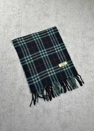 Écharpe Burberry bleu marine, marque: Burberry, état: Très bon état, 45,00 €, 47,95 € Protection acheteurs (Pro) incluse
