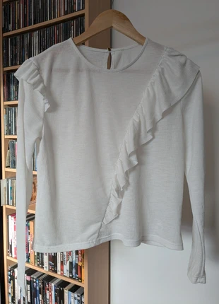 🌸 Blouse blanche à volants – Élégance et légèreté ! 🌸, marque: pas de marque, état: Très bon état, taille: M / 38 / 10, 2,00 €, 2,80 € Protection acheteurs incluse