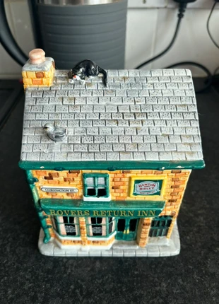 Coronation street biscuit tin, brand: Coronation, condition: Good, £10.00, £11.20 includes Buyer Protection