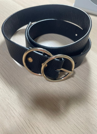 Cinturón stradivarius, marque: Stradivarius, état: Très bon état, taille: 80 cm, 1,99 €, 2,79 € Protection acheteurs incluse