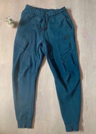 Nike tech trainingsbroek, marque: Nike, état: Bon état, taille: S, 24,99 €, 26,94 € Protection acheteurs incluse