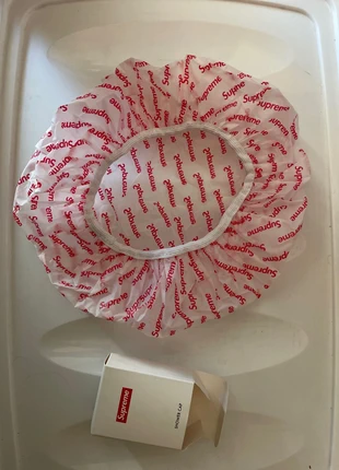 Supreme Shower Cap White/Red, marke: Supreme, zustand: Sehr gut, 11,00 €, 12,25 € inklusive Vinted-Käuferschutz