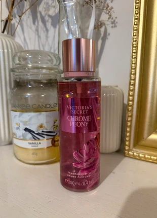 Brume Victoria’s Secret Chrome Peony, marque: Victoria's Secret, état: Neuf avec étiquette, 18,00 €, 19,60 € Protection acheteurs incluse