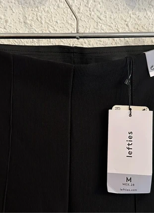 Pantalón flare negro Lefties, merk: Lefties, staat: Nieuw met prijskaartje, maat: M / 38 / 10, € 7,00, € 8,05 inclusief Kopersbescherming