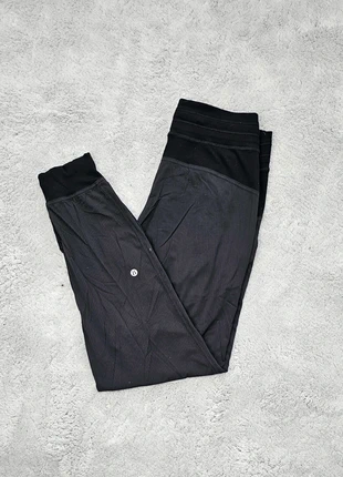 Leggins lululemon noir taille 6 / S, parfait pour le Yoga, avec 2 poches, très bon état, marque: Lululemon, état: Très bon état, taille: S / 36 / 8, 17,00 €, 18,55 € Protection acheteurs incluse
