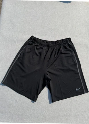 Short Nike de sport noir - taille L, brand: Nike, condizioni: Nuovo senza cartellino, taglia: L, €13.50, €14.88 include la Protezione acquisti