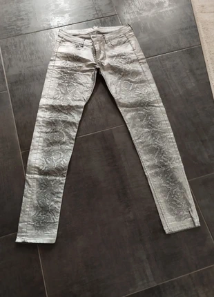 Pantalon femme argenté effet python, marke: Faith Connexion, zustand: Sehr gut, größe: M / 38 / 10, 8,00 €, 9,10 € inklusive Vinted-Käuferschutz
