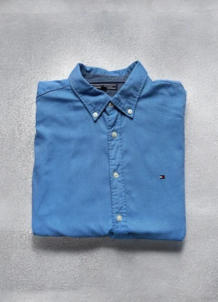 Chemise Tommy Hilfiger bleue clair taille M, marque: Tommy Hilfiger, état: Bon état, taille: M, 9,00 €, 10,15 € Protection acheteurs incluse