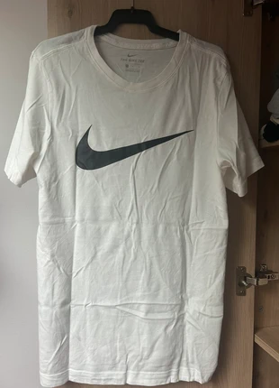 t-shirt nike blanc, marque: Nike, état: Très bon état, taille: S, 3,00 €, 3,85 € Protection acheteurs incluse