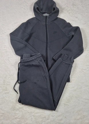Ensemble jogging nike tech gris, marque: Nike, état: Très bon état, taille: M, 89,90 €, 95,10 € Protection acheteurs incluse