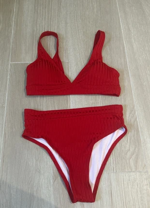 Maillot de bain deux pièce taille haute rouge, marque: C&A, état: Très bon état, taille: XS / 34 / 6, 5,00 €, 5,95 € Protection acheteurs incluse