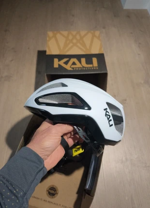Kali protectives uno taille 54-58cm, brand: Kali, condizioni: Nuovo con cartellino, €19.00, €20.65 include la Protezione acquisti