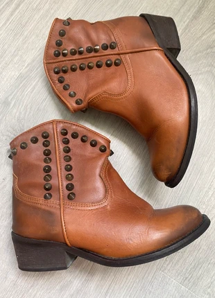 Bottines Minelli en cuir marron camel à clous pointure 37, merk: Minelli, staat: Heel goed, maat: 37, € 29,00, € 31,15 inclusief Kopersbescherming