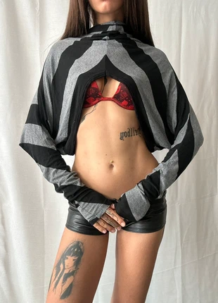 Cropped asymmetrical long sleeves top, brand: Punk, condition: Very good, size: M / 38 / 10, €65.00, €68.95 includes Buyer Protection Pro