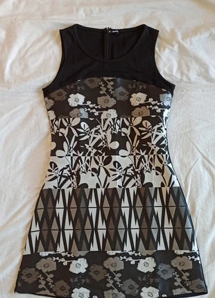 Abito mini nero con motivo floreale bianco - taglia S, marque: smash, état: Très bon état, taille: S / 36 / 8, 5,00 €, 5,95 € Protection acheteurs incluse