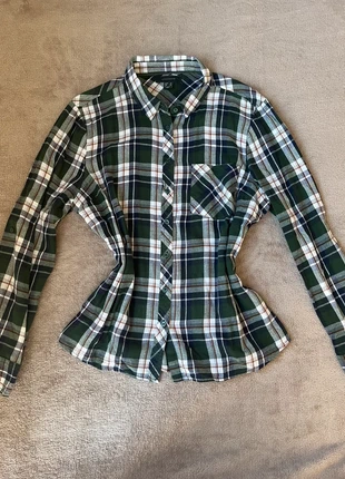 Green Checked Shirt with Roll-Up Sleeves - Like New!, marque: Primark, état: Très bon état, taille: XXL / 44 / 16, 4,50 €, 5,43 € Protection acheteurs incluse