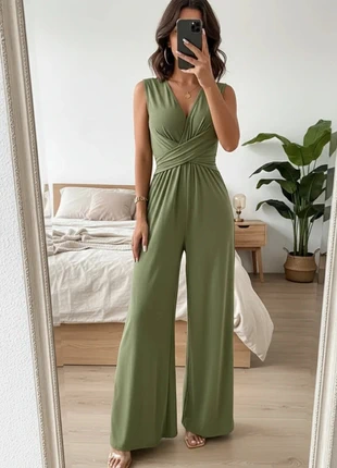 Combinaison Pantalon Fluide Vert Kaki Col V Croisé (Taille S), marque: mila paris, état: Très bon état, taille: S / 36 / 8, 49,00 €, 52,15 € Protection acheteurs incluse