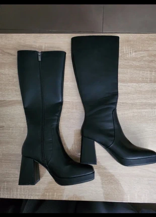 Bottes noires à talons bouts carrés, marque: sans marque, état: Très bon état, taille: 37, 10,00 €, 11,20 € Protection acheteurs incluse