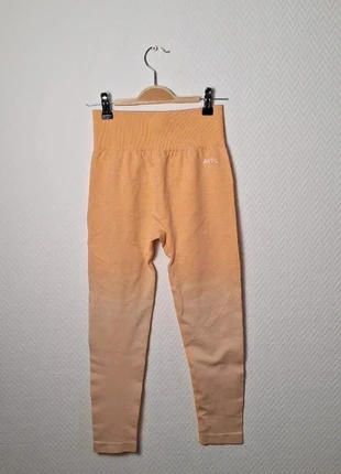 Legging AYBL taille S ombré couleur abricot et blanc, marca: AYBL, estado: Muito bom, tamanho: S / 36 / 8, €14.00, €15.40 inclui Proteção do Comprador Pro