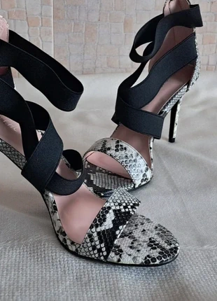 Sandálias de salto alto, marca: CHC-Shoes, estado: Novo sem etiquetas, tamanho: 38, €10.00, €11.20 inclui Proteção do Comprador