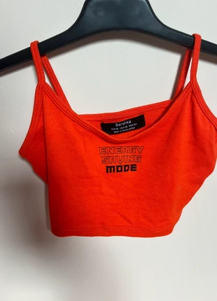 Crop top orange bershka XS, marque: Bershka, état: Neuf sans étiquette, taille: XS / 34 / 6, 1,00 €, 1,75 € Protection acheteurs incluse