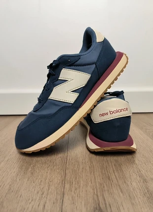 Basket femme New Balance 237
Couleur daim bleu .taille 40
très bon état,, brand: New Balance, condizioni: Ottime, taglia: 40, €36.00, €38.50 include la Protezione acquisti Pro