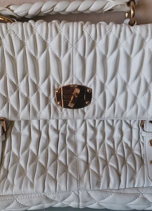 Sac cartable blanc en cuir, marque: Miu Miu, état: Neuf sans étiquette, 550,00 €, 561,00 € Protection acheteurs incluse