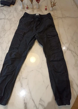 Pantalon cargo noir H&M - Taille XS - Bon état, marca: H&M, estado: Bueno, tamaño: XS, 10,00 €, 11,20 € Protección al comprador incluida
