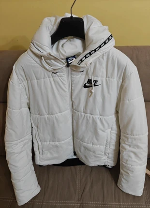 Piumino Nike bianco unisex(prezzo leggermente trattabile), marca: Nike, estado: Muy bueno, tamaño: S, 45,00 €, 47,95 € Protección al comprador incluida