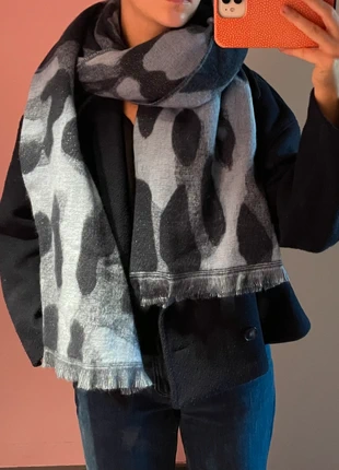 Echarpe achetée dans une boutique dans le 6eme arrondissement de paris, marke: Boutique Parisienne, zustand: Neu, 10,00 €, 11,20 € inklusive Vinted-Käuferschutz