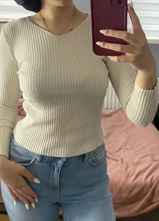 Witte truitje, marque: Basic, état: Très bon état, taille: S / 36 / 8, 2,00 €, 2,80 € Protection acheteurs incluse