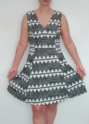 Robe patineuse printemps été h&m taille 40, marke: H&M, zustand: Sehr gut, größe: L / 40 / 12, 9,90 €, 11,10 € beinhaltet Vinted-Käuferschutz Pro