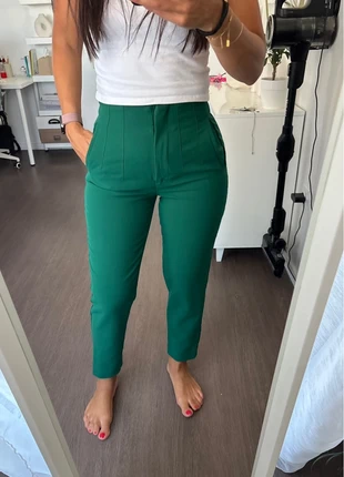 Pantalon vert Zara, marque: Zara, état: Très bon état, taille: S / 36 / 8, 13,00 €, 14,35 € Protection acheteurs incluse
