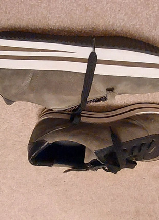 Groene ( olijf groen) sneakers, merk: ALFA, staat: Heel goed, maat: 40, 20,00 €, 21,70 € inclusief Kopersbescherming