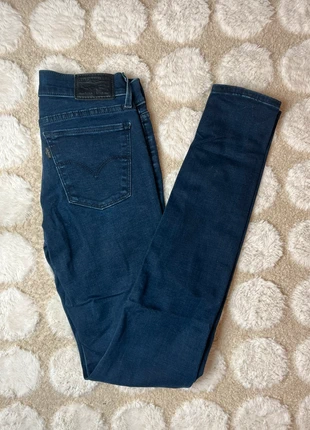 Levi’s 710 Super Skinny, brand: Levi's, condizioni: Ottime, taglia: XS / IT 38 / EU 34, €20.00, €21.70 include la Protezione acquisti