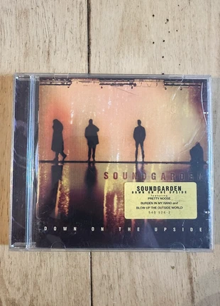 Soundgarden - Down on the upsite, état: Très bon état, 5,00 €, 5,95 € Protection acheteurs incluse