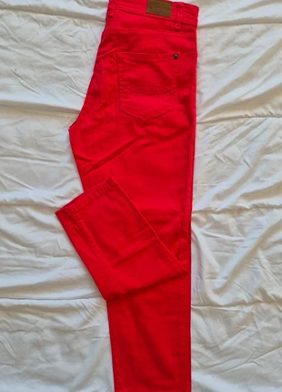 Jeans femme 3/4 rouge taille 38 très bon état, marque: By Joos, état: Très bon état, taille: M / 38 / 10, 3,70 €, 4,59 € Protection acheteurs incluse