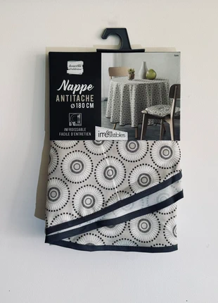 Nappe ronde Salto 180, merk: Douceur d'interieur, staat: Nieuw zonder prijskaartje, € 10,45, € 11,67 inclusief Kopersbescherming Pro
