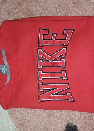 Vintage Red Nike Crewneck Sweatshirt – Embroidered Logo, brand: Nike, condition: Very good, size: XL, €20.00, €21.70 includes Buyer Protection