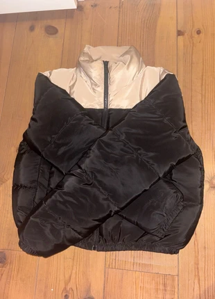 Korte winterjas, merk: Rising, staat: Heel goed, maat: M / 38 / 10, € 10,00, € 11,20 inclusief Kopersbescherming