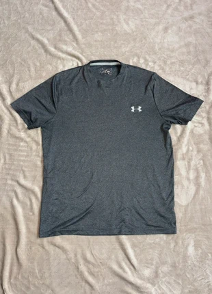 T-shirt under armour très bon état taille M, brand: Under Armour, condizioni: Ottime, taglia: M, €20.00, €21.70 include la Protezione acquisti