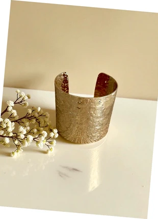 Manchette dorée martelée bijoux bracelet, merk: Boutique privée, staat: Heel goed, € 6,50, € 7,53 inclusief Kopersbescherming