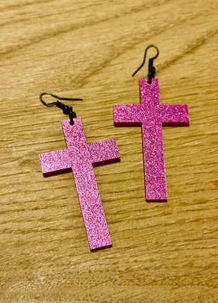 glitter pink Kreuz-Ohrringe echte Y2K / Cyberpop Vibes🌟💖, marke: Sonstiges, zustand: Sehr gut, 15,00 €, 16,45 € inklusive Vinted-Käuferschutz