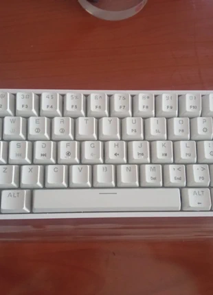 tastiera epomaker SK61 retroilluminata, marca: EPOMAKER, estado: Muy bueno, 20,00 €, 21,70 € Protección al comprador incluida