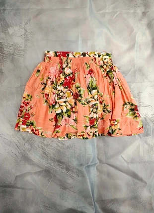 Mini jupe guess fleur orange taille unique, marke: GUESS, zustand: Sehr gut, größe: Einheitsgröße, 9,90 €, 11,10 € inklusive Vinted-Käuferschutz