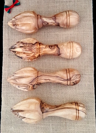 Presse-agrumes fabriqué à la main en bois d’olivier 16 cm – 10€ la pièce, marke: Fait Main, zustand: Neu, 10,00 €, 11,20 € inklusive Vinted-Käuferschutz