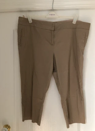 Beige cropped trousers, condition: Good, size: 6XL / UK 40-42, £3.00, £3.85 includes Buyer Protection