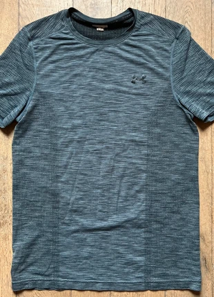 T-shirt de sport Under Armour gris/noir taille M, marque: Under Armour, état: Bon état, taille: M, 13,50 €, 14,88 € Protection acheteurs incluse