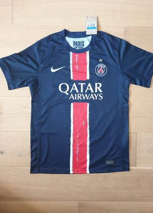 Maillot PSG champion 2025 🏆, merk: Nike, staat: Nieuw met prijskaartje, maat: M, € 25,00, € 26,95 inclusief Kopersbescherming