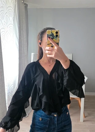 Chemise fluide noire à volants 🍂, brand: Boutique Parisienne, condizioni: Nuovo con cartellino, taglia: M / IT 42 / EU 38, €20.00, €21.70 include la Protezione acquisti Pro